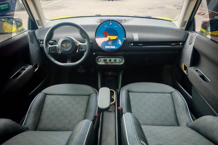 Used MINI Electric COOPER 2024 452km COOPER SE Artist Interior 1