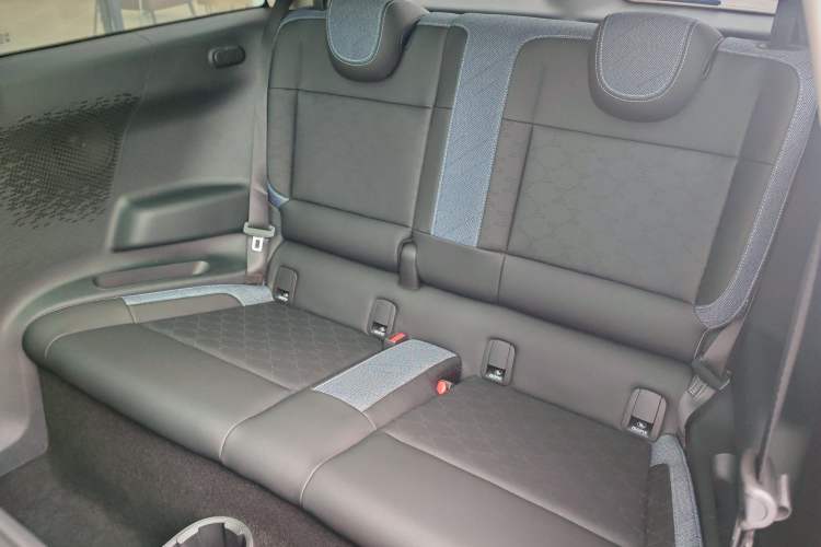 Used MINI Electric COOPER 2024 452km COOPER SE Artist Interior 7