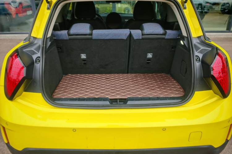 Used MINI Electric COOPER 2024 452km COOPER SE Artist Interior 8