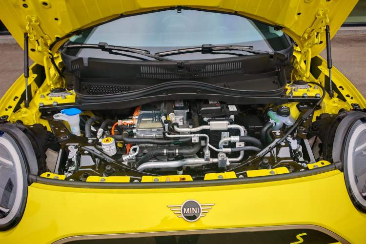 Used MINI Electric COOPER 2024 452km COOPER SE Artist Interior 9