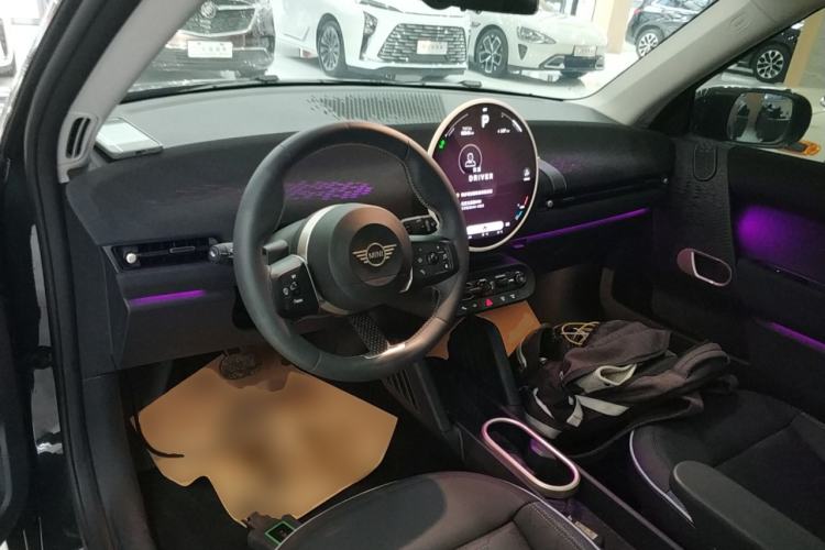 Used MINI Electric COOPER 2024 452km COOPER SE Artist Center Console