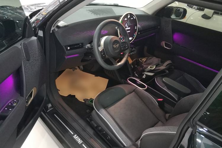 Used MINI Electric COOPER 2024 452km COOPER SE Artist Driver Seat