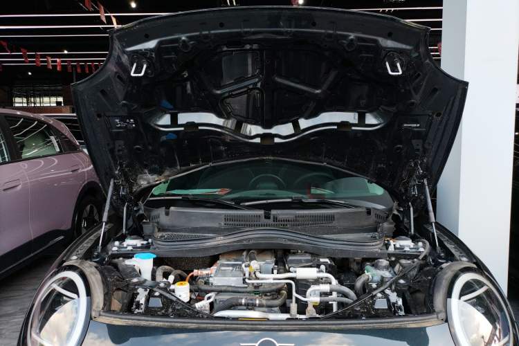 Used MINI Electric COOPER 2024 452km COOPER SE Artist Engine Bay