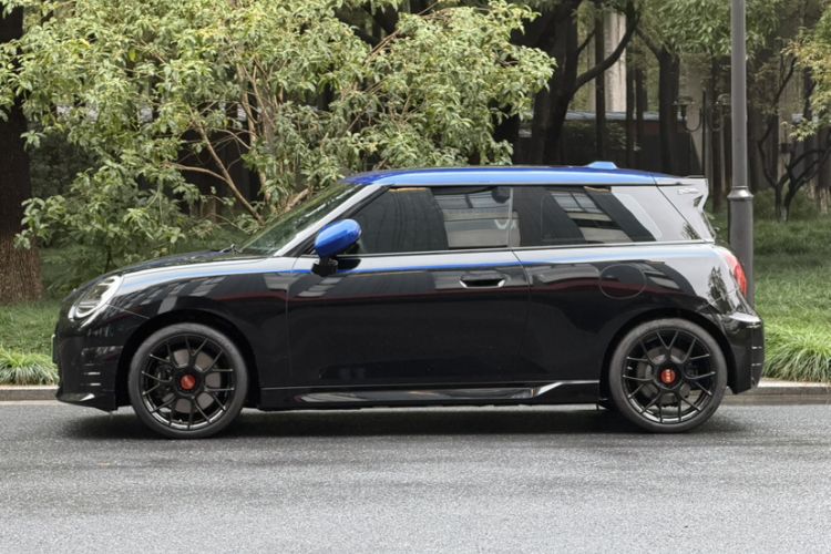 Used MINI Electric COOPER 2024 452km COOPER SE Racing Driver Exterior 2