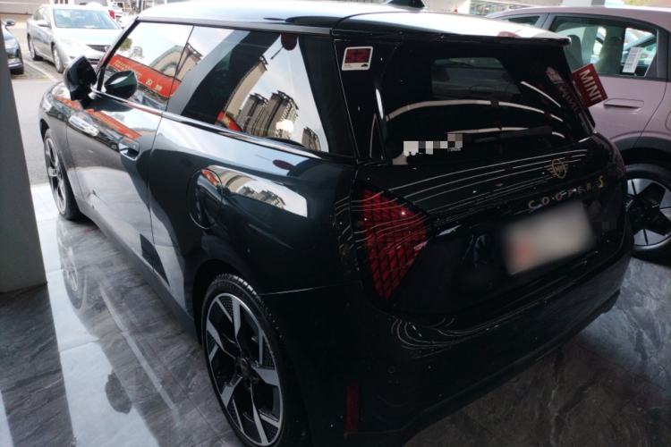Used MINI Electric COOPER 2024 452km COOPER SE Artist Exterior 2