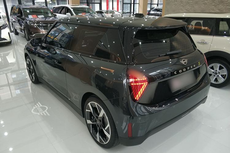 Used MINI Electric COOPER 2024 452km COOPER SE Artist Exterior 2