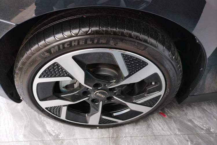 Used MINI Electric COOPER 2024 452km COOPER SE Artist Exterior 4