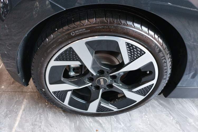 Used MINI Electric COOPER 2024 452km COOPER SE Artist Exterior 5