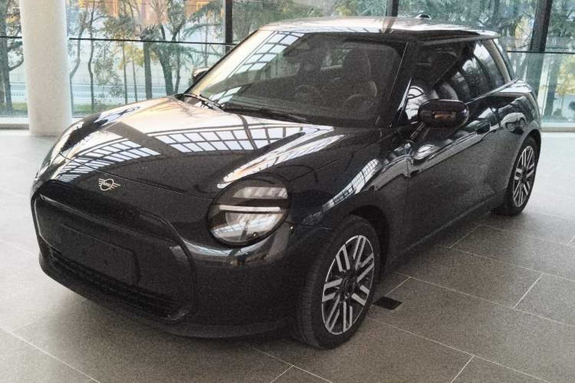 Used MINI Electric COOPER 2024 452km COOPER SE Racing Driver Front Left 45 Deg
