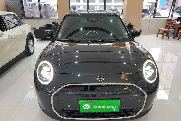 Used MINI Electric COOPER 2024 452km COOPER SE Artist Front