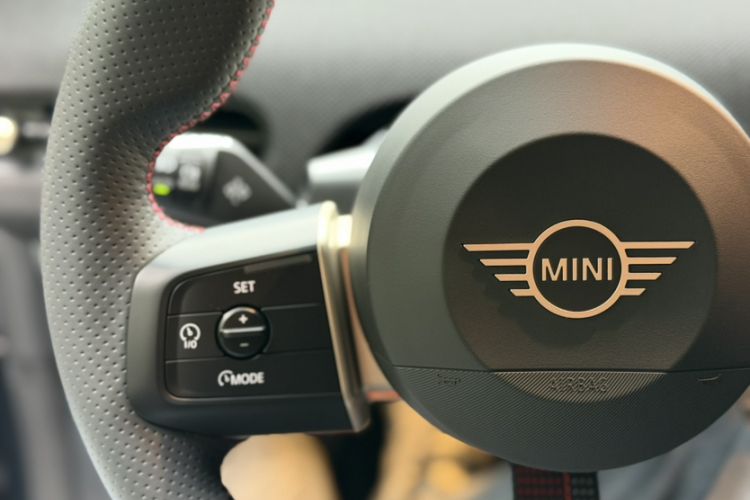 Used MINI Electric COOPER 2024 452km COOPER SE Racing Driver Interior 6