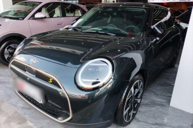 Used MINI Electric COOPER 2024 452km COOPER SE Artist