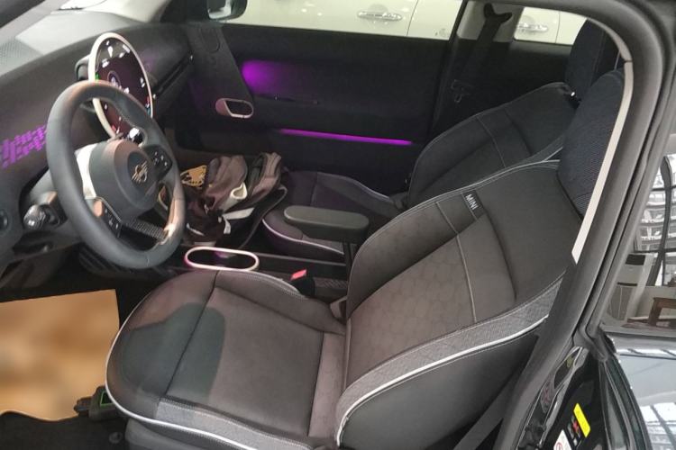 Used MINI Electric COOPER 2024 452km COOPER SE Artist Left Front Seat