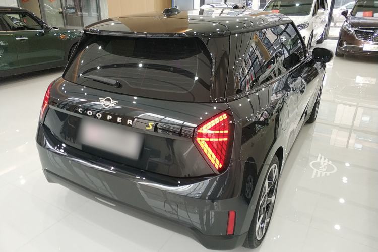 Used MINI Electric COOPER 2024 452km COOPER SE Artist Rear Right 45 Deg