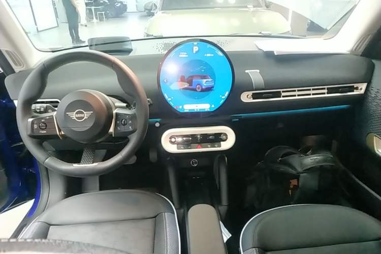 Used MINI Electric COOPER 2024 452km COOPER SE Artist Center Console
