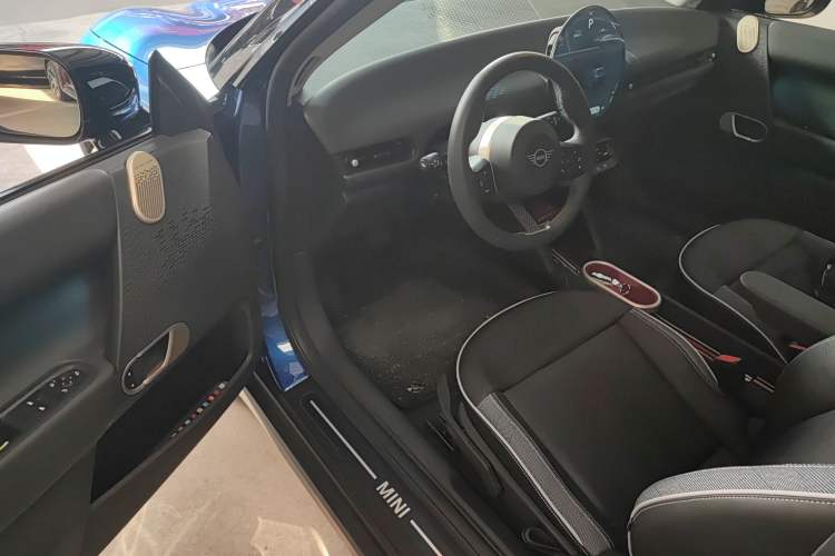 Used MINI Electric COOPER 2024 456km COOPER E Classic Edition Driver Seat