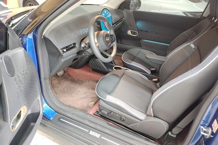 Used MINI Electric COOPER 2024 452km COOPER SE Artist Driver Seat