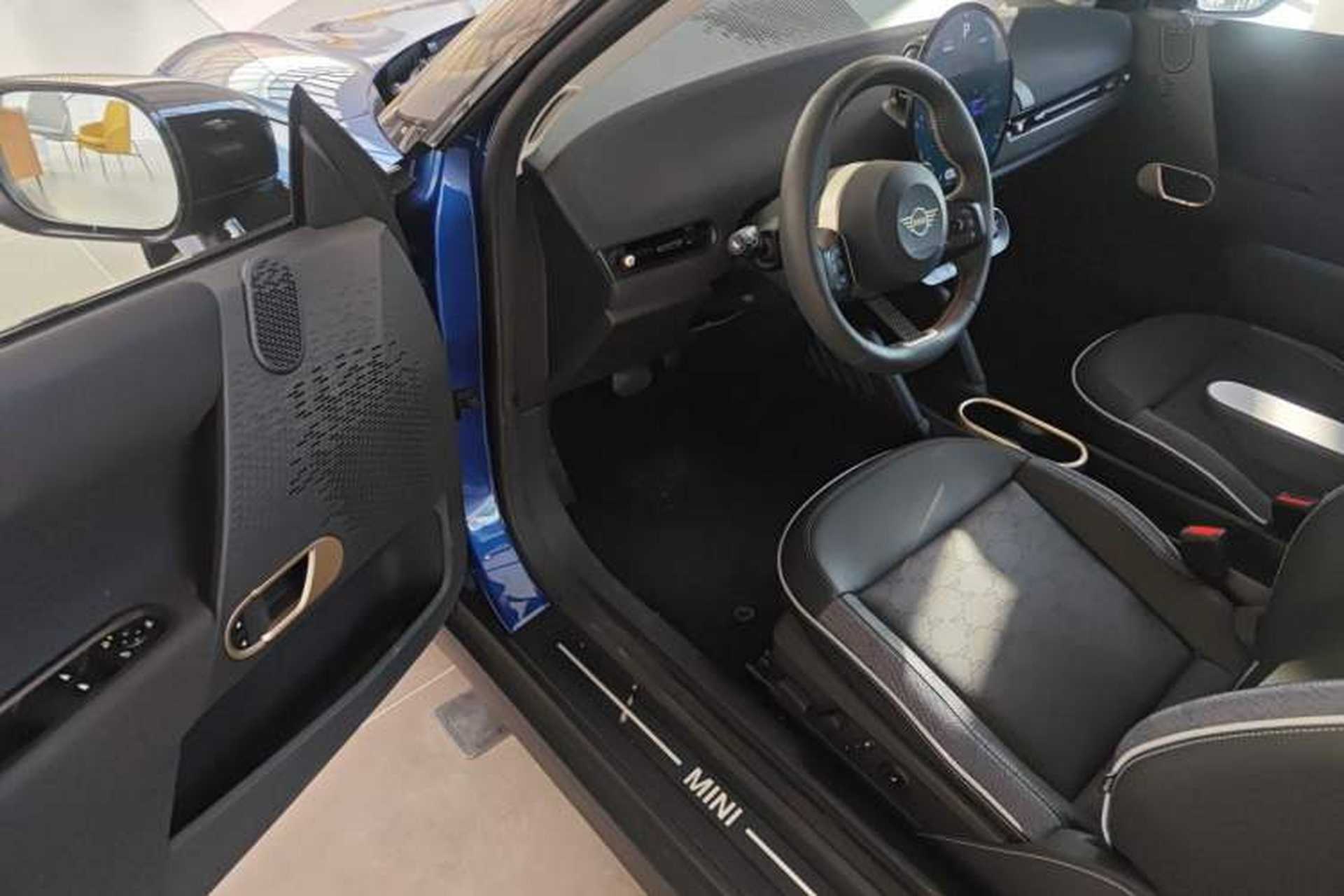 Used MINI Electric COOPER 2024 452km COOPER SE Artist Driver Seat