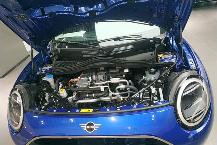 Used MINI Electric COOPER 2024 452km COOPER SE Artist Engine Bay
