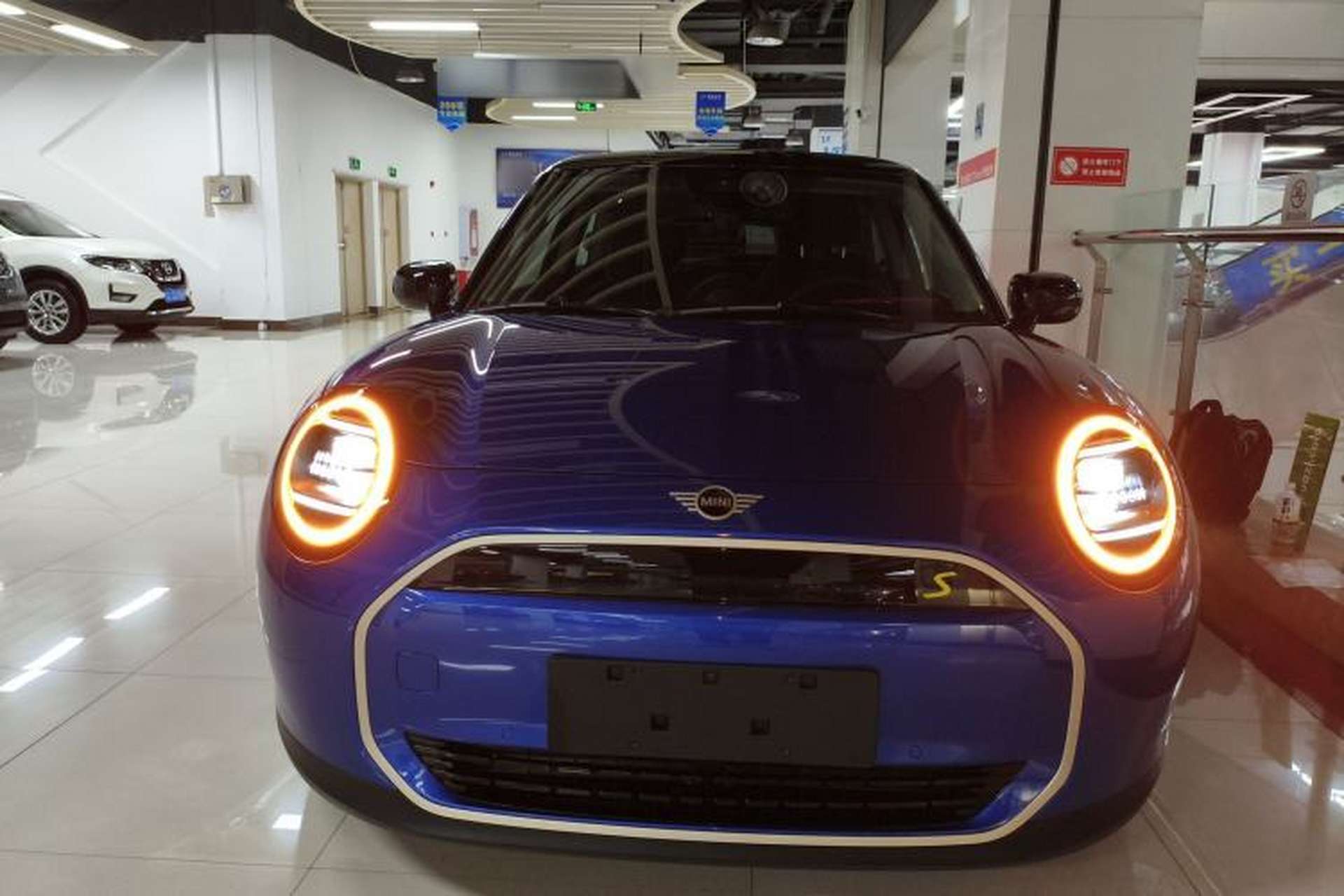 Used MINI Electric COOPER 2024 452km COOPER SE Artist Exterior 1