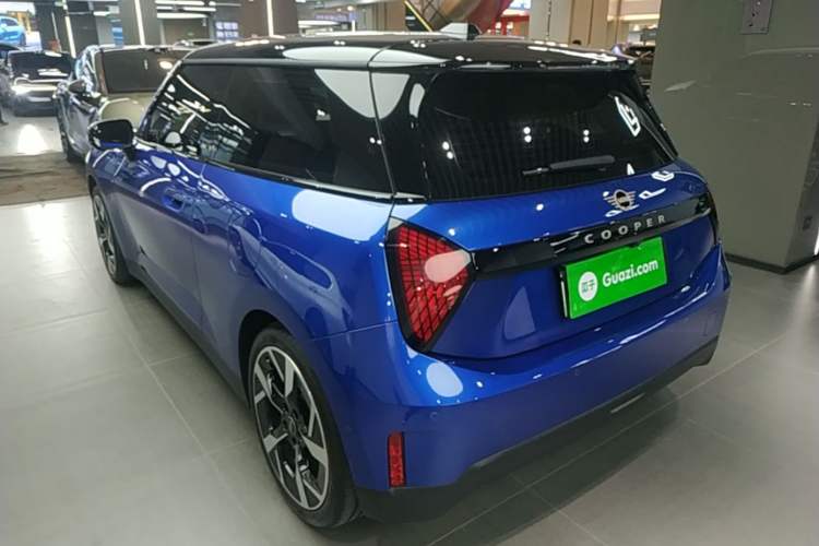 Used MINI Electric COOPER 2024 452km COOPER SE Artist Exterior 2