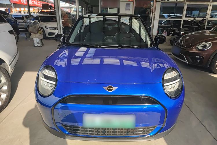 Used MINI Electric COOPER 2024 456km COOPER E Classic Edition Front