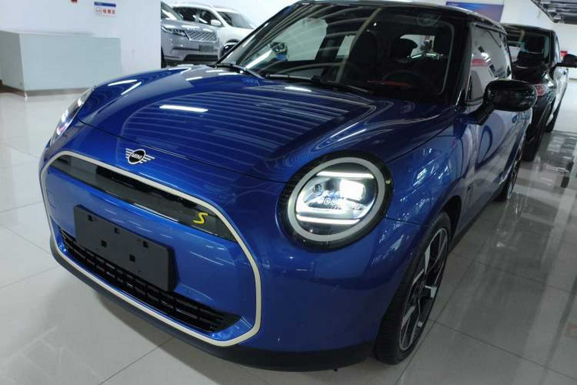 Used MINI Electric COOPER 2024 452km COOPER SE Artist Front Left 45 Deg