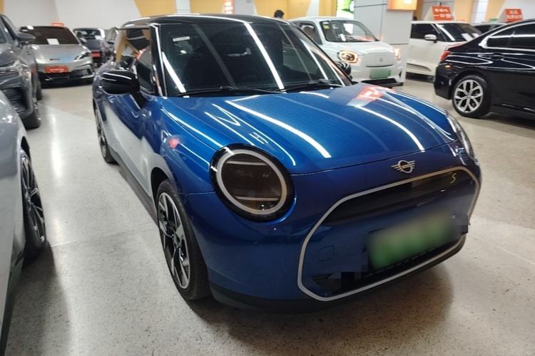 Used MINI Electric COOPER 2024 452km COOPER SE Artist Front Right 45 Deg