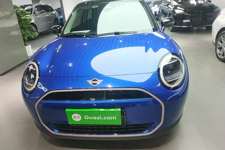 Used MINI Electric COOPER 2024 452km COOPER SE Artist Front