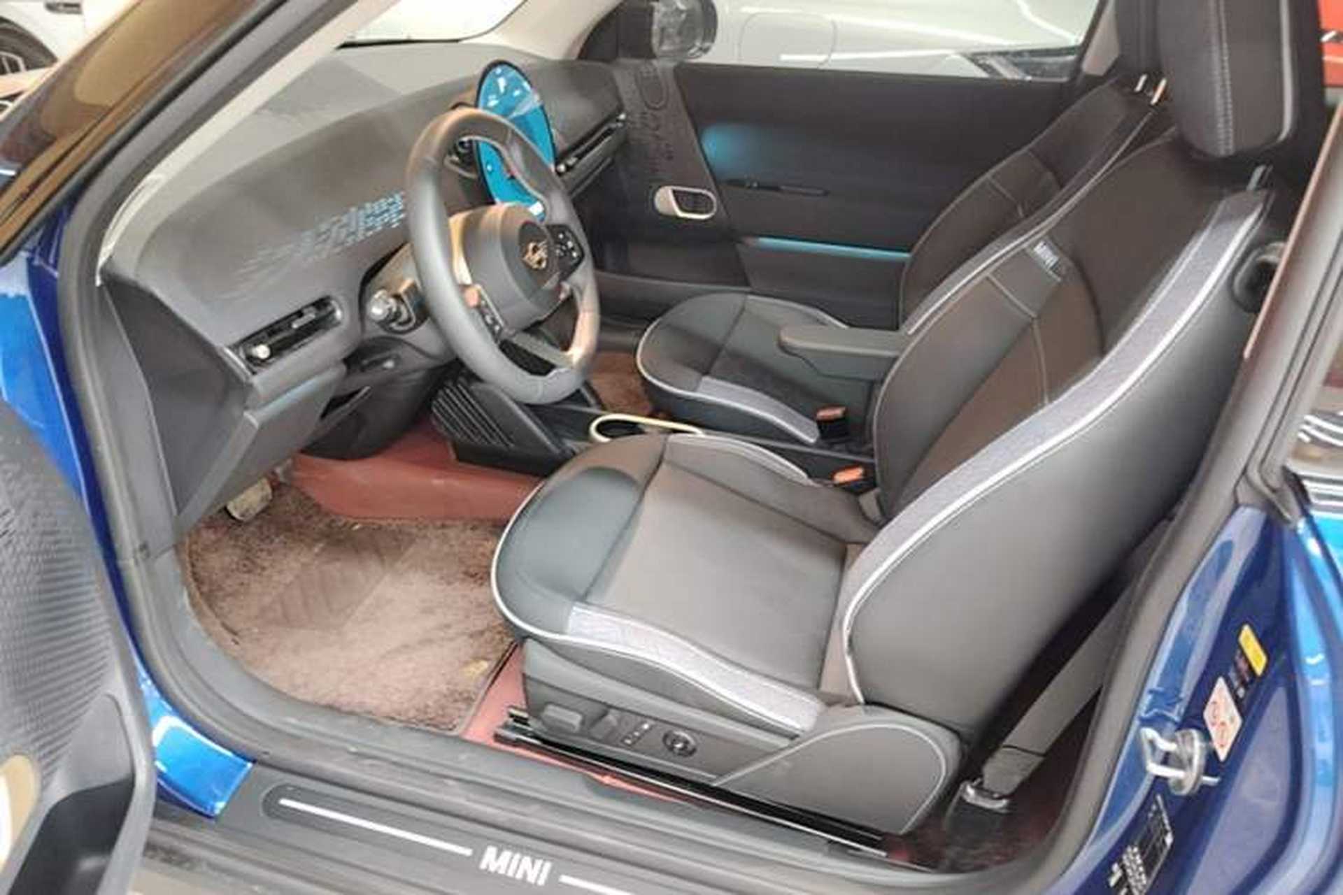 Used MINI Electric COOPER 2024 452km COOPER SE Artist Left Front Seat