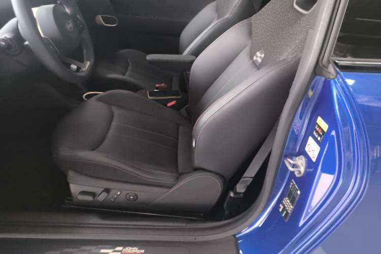 Used MINI Electric COOPER 2024 452km COOPER SE Racing Driver Left Front Seat