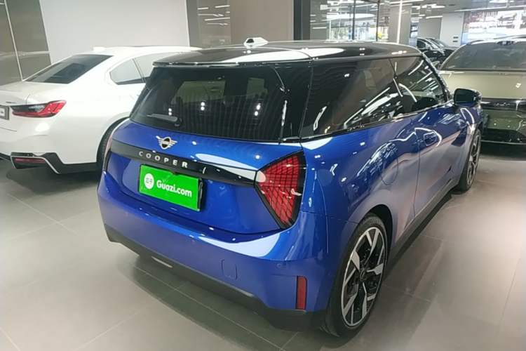 Used MINI Electric COOPER 2024 452km COOPER SE Artist Rear Right 45 Deg
