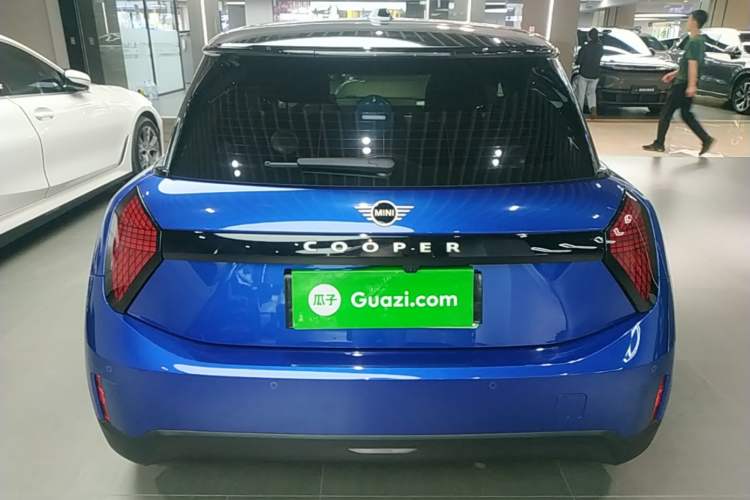 Used MINI Electric COOPER 2024 452km COOPER SE Artist Rear
