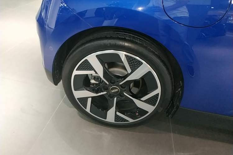 Used MINI Electric COOPER 2024 452km COOPER SE Artist Right Rear Wheel Hub