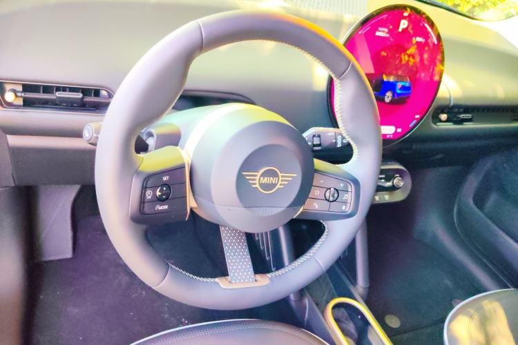 Used MINI Electric COOPER 2024 456km COOPER E Classic Edition Steering Wheel