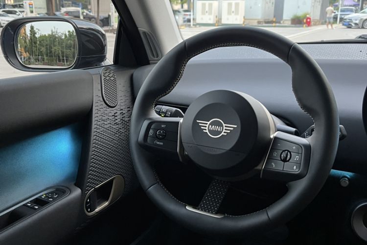 Used MINI Electric COOPER 2024 456km COOPER E Classic Edition Steering Wheel