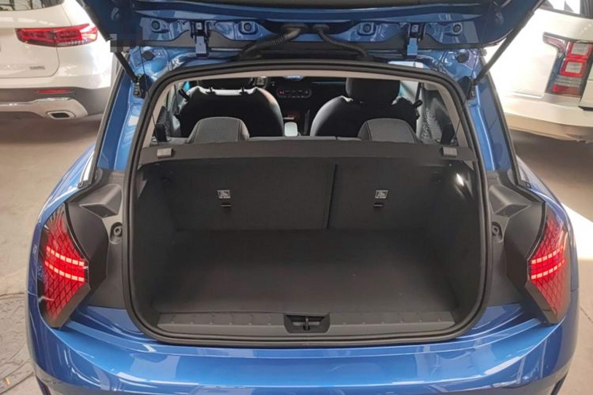 Used MINI Electric COOPER 2024 456km COOPER E Classic Edition Trunk
