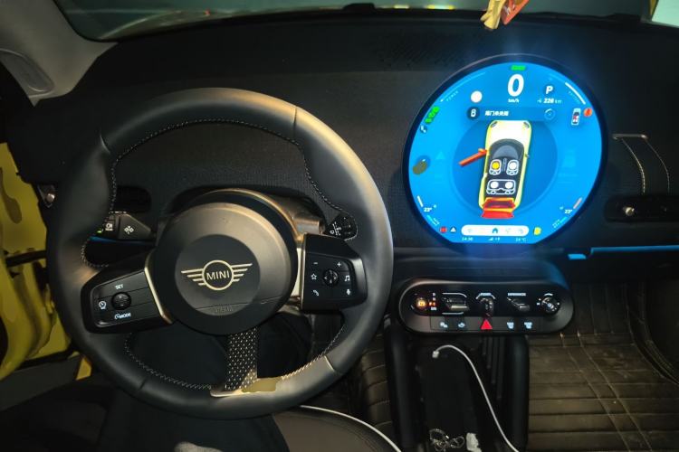 Used MINI Electric COOPER 2024 452km COOPER SE Artist Center Console