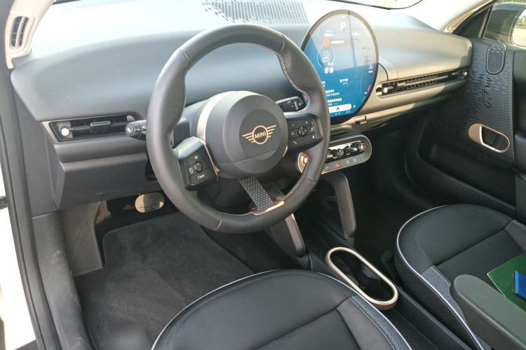 Used MINI Electric COOPER 2024 456km COOPER E Classic Edition Center Console