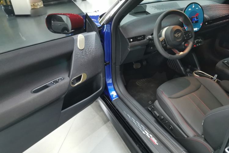 Used MINI Electric COOPER 2024 452km COOPER SE 1/65 Limited Edition Driver Seat
