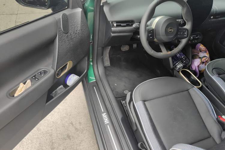 Used MINI Electric COOPER 2024 456km COOPER E Classic Edition Driver Seat