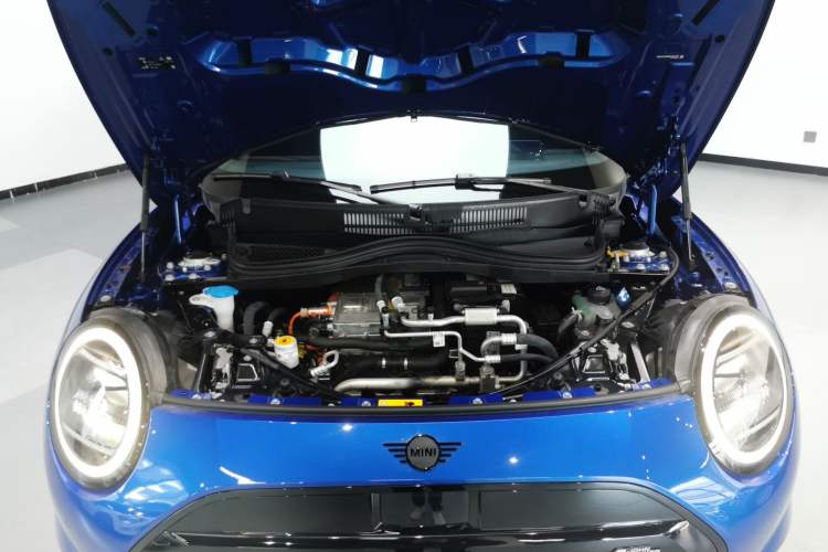 Used MINI Electric COOPER 2024 452km COOPER SE 1/65 Limited Edition Engine Bay