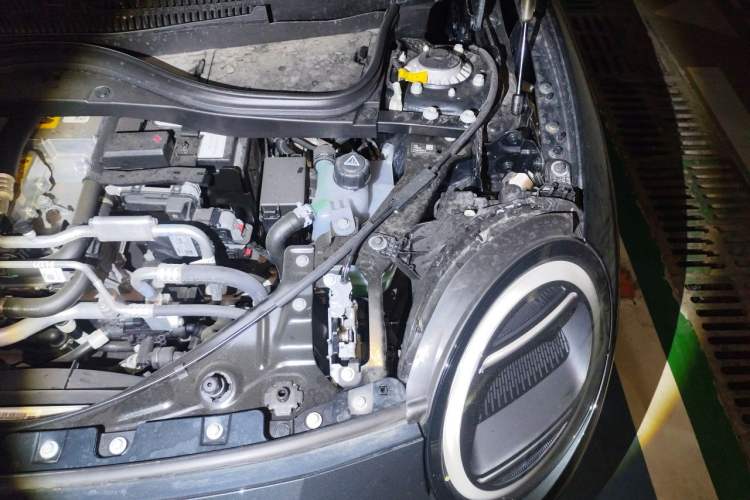 Used MINI Electric COOPER 2024 452km COOPER SE Racing Driver Engine Bay Left