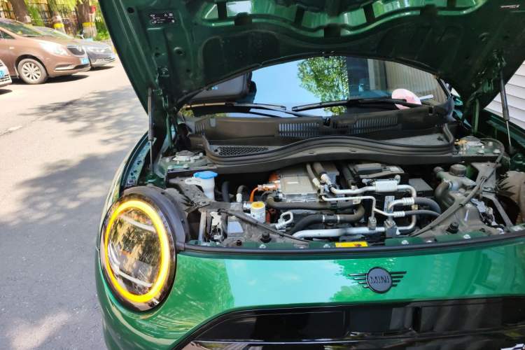 Used MINI Electric COOPER 2024 452km COOPER SE Racing Driver Engine Bay Right