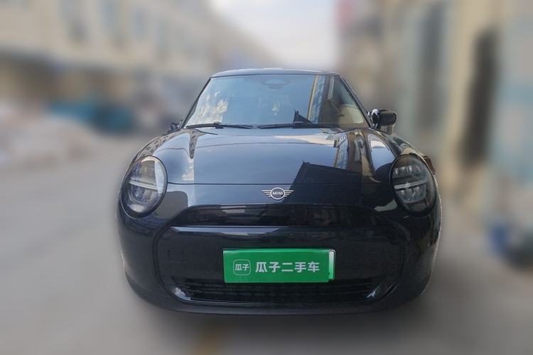 Used MINI Electric COOPER 2024 456km COOPER E Classic Edition Front