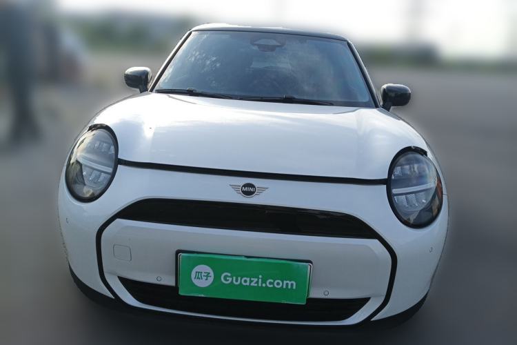 Used MINI Electric COOPER 2024 456km COOPER E Classic Edition Front