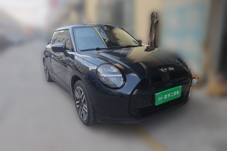 Used MINI Electric COOPER 2024 456km COOPER E Classic Edition Front Right 45 Deg
