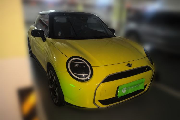 Used MINI Electric COOPER 2024 452km COOPER SE Artist Front Right 45 Deg