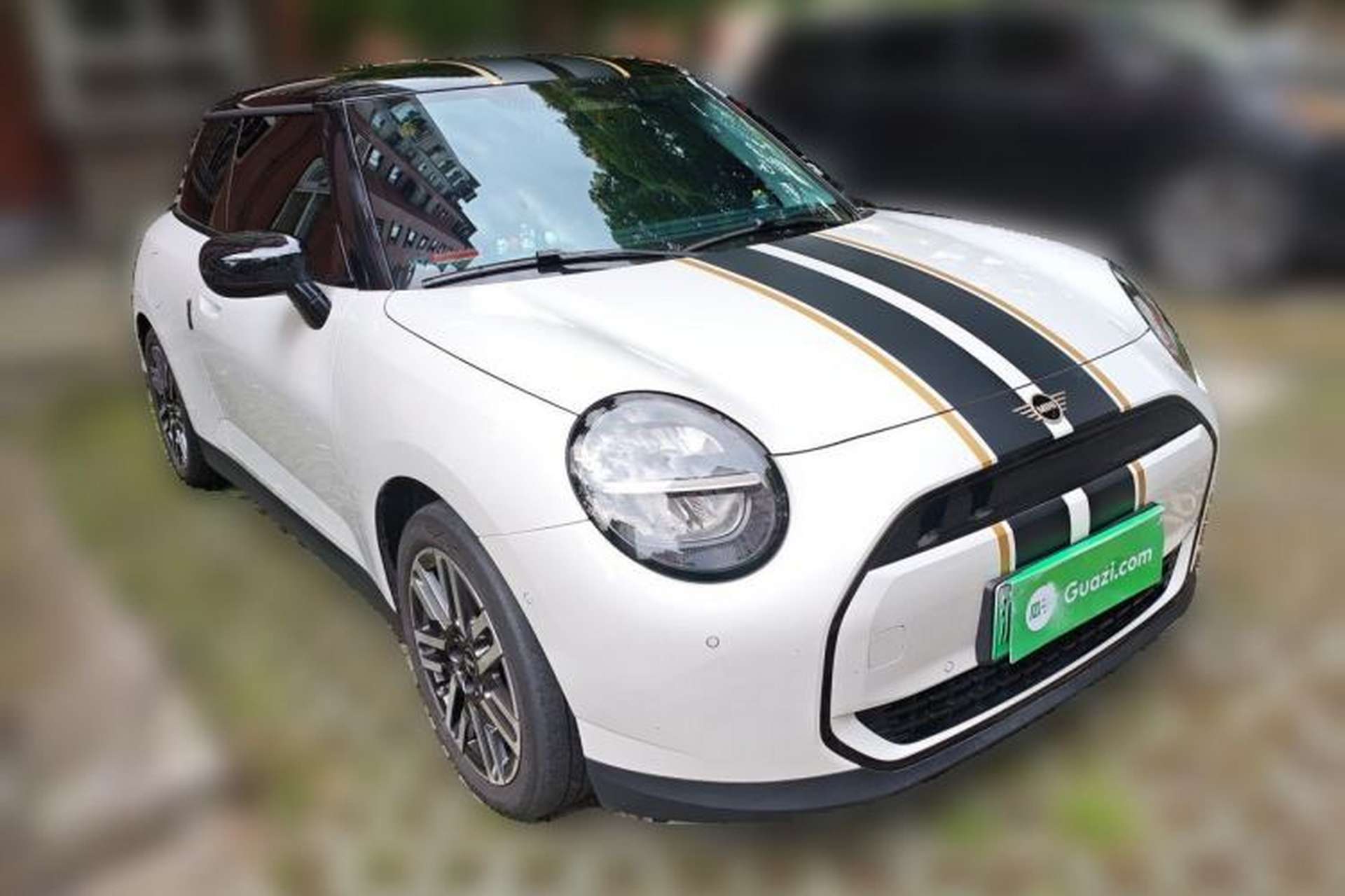 Used MINI Electric COOPER 2024 456km COOPER E Classic Edition Front Right 45 Deg