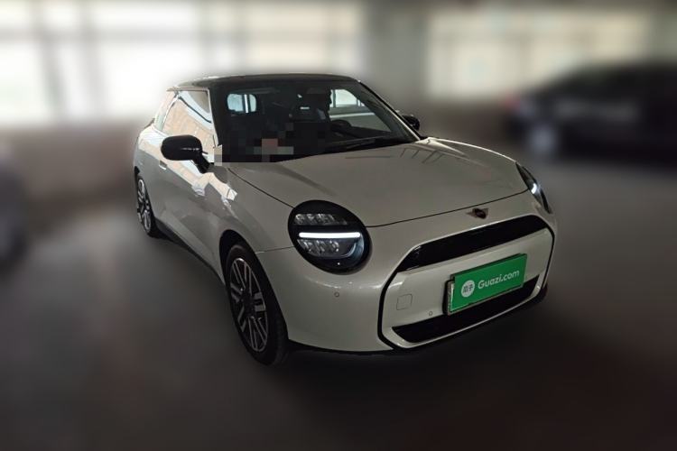 Used MINI Electric COOPER 2024 456km COOPER E Classic Edition Front Right 45 Deg